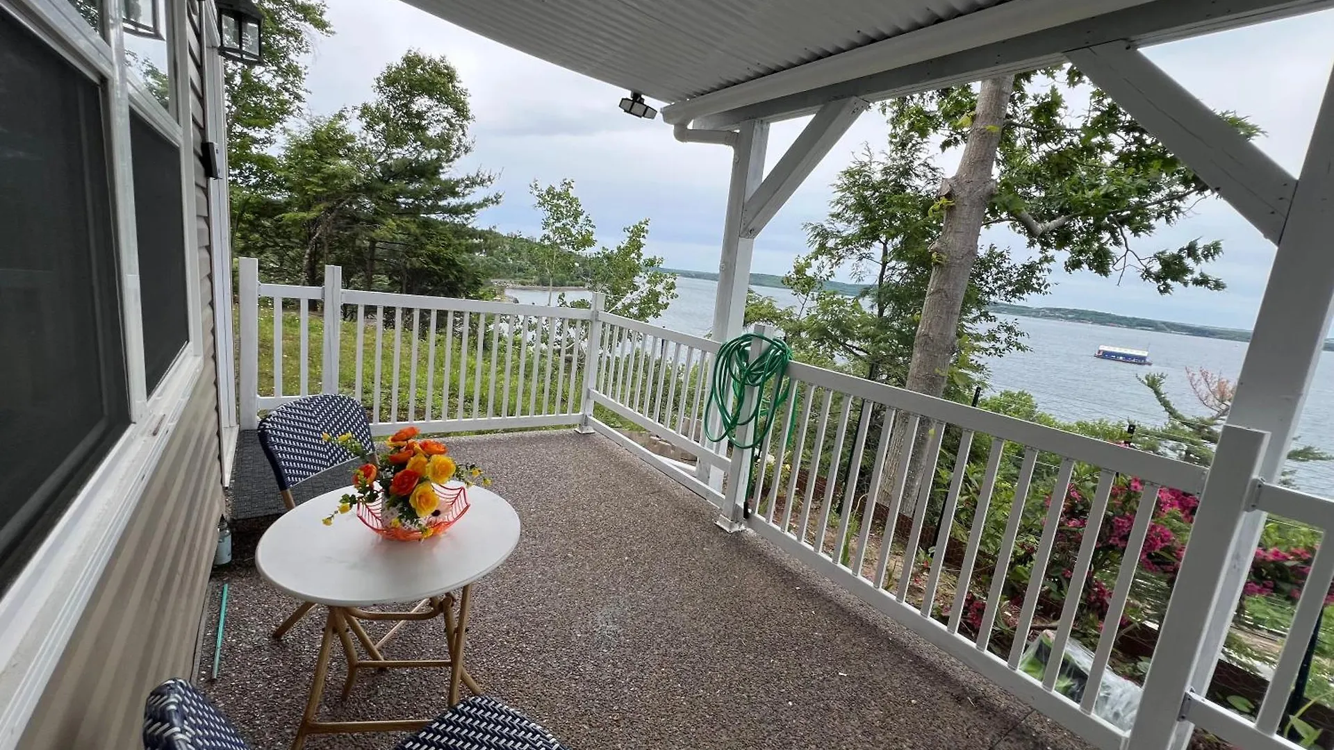 Entire Cozy Apartment With Share Jacuzzi To Enjoy Amazing Views Halifax