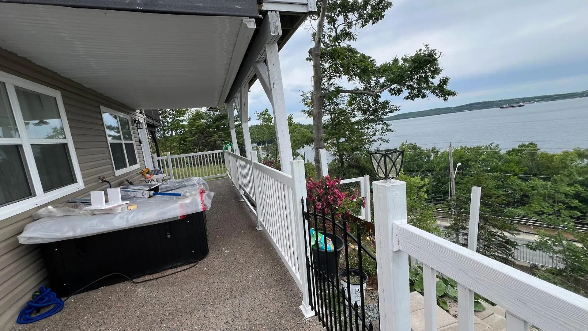 Entire Cozy Apartment With Share Jacuzzi To Enjoy Amazing Views Halifax