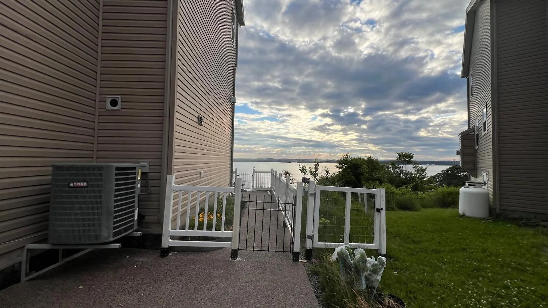 Entire Cozy Apartment With Share Jacuzzi To Enjoy Amazing Views Halifax